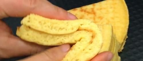 电饼铛烙饼总发硬?原来错在这!厨娘教你1招,放7天不硬还好吃