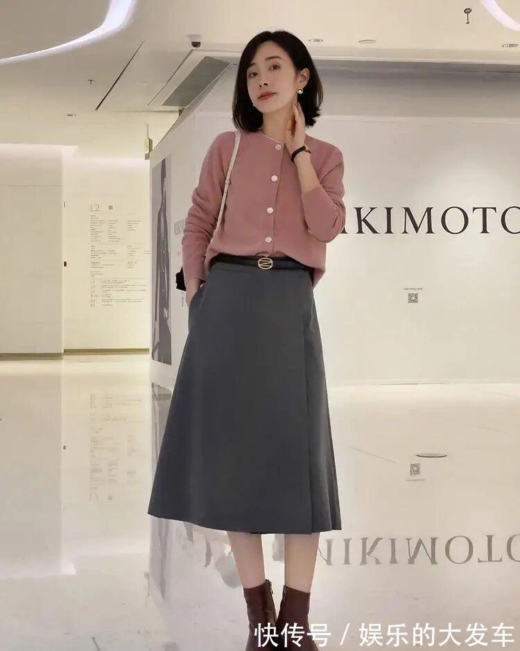 针织衫 真正洋气的女人,秋天都借鉴这几组穿搭公式,日常实用又百搭