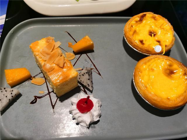 去飞机餐厅假装吃一顿头等舱的高级餐，200元看看吃什么