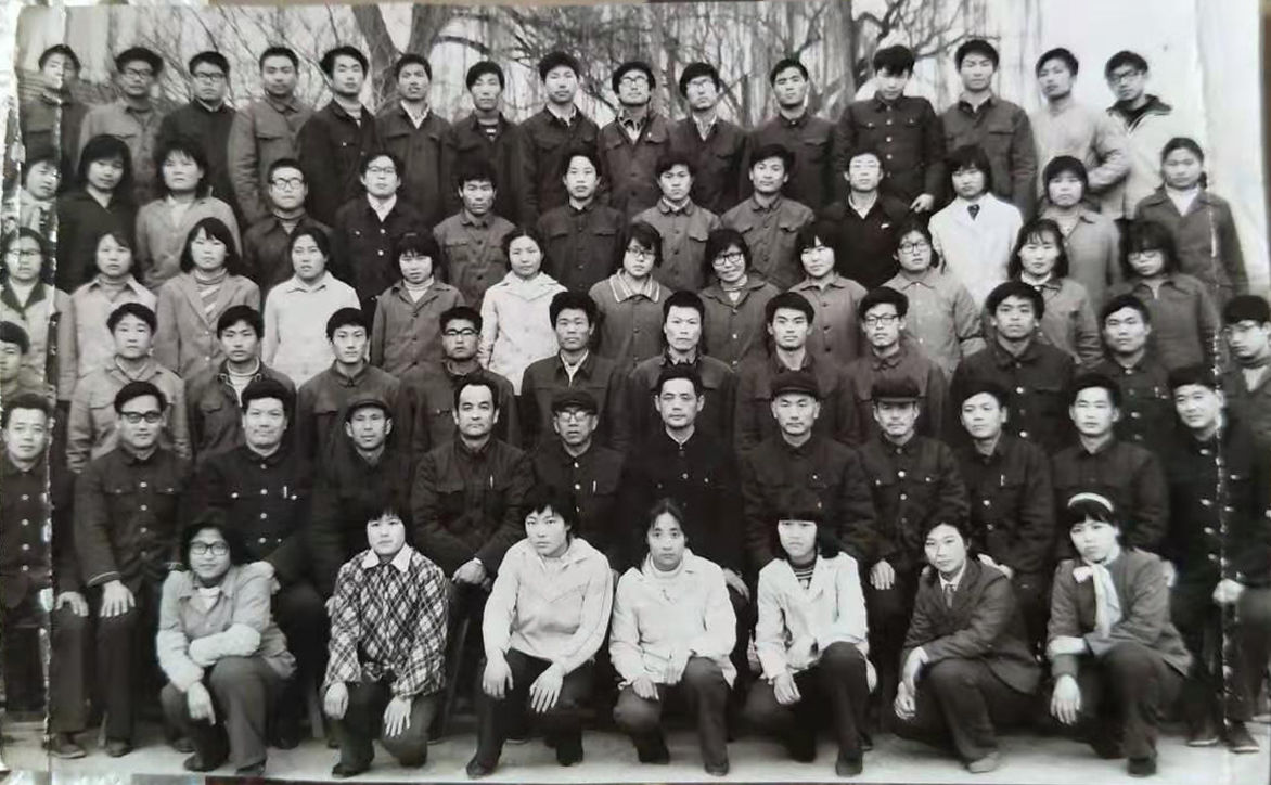 棉裤|临朐六、七十年代的老照片,人们冬天还穿着大棉裤