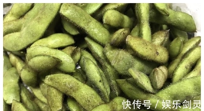 臭豆腐|这菜闻着臭，吃着香，尝一口就能让你停不下来，一斤根本不够吃