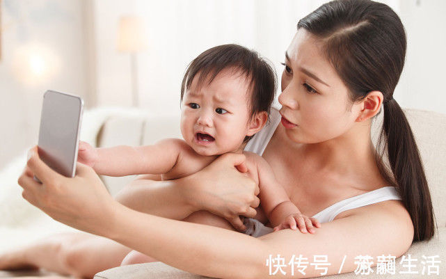 纪念|“满月照”成新时尚，父母本是为纪念，殊不知娃可能在默默遭罪