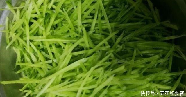 冬天,多吃此菜,维C是苹果5倍,锌是猪肝6倍,包成包子最好吃