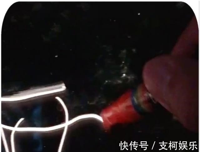 阿丽塔&美术生用荧光笔画阿丽塔,开始以为又要“作妖”,成画让人看呆了