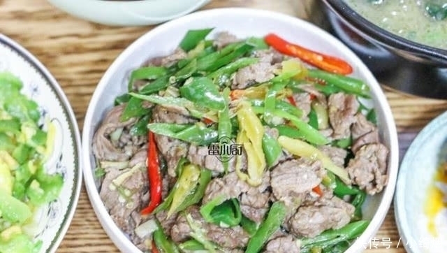 中午朋友突然串门,搜刮出冰箱所有的食材,做了8道家常菜