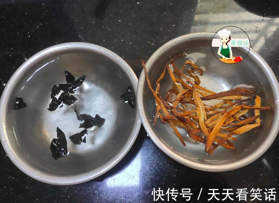 木耳跟此菜是绝配,蒸一蒸就好,营养好吃不上火,常吃提高免疫力