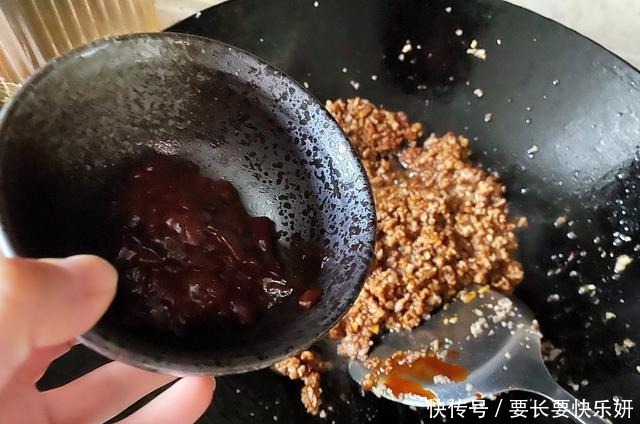 酱肉包子|酱肉包怎么做才好吃教你一个秘制配方,咸甜美味,用料精确到克