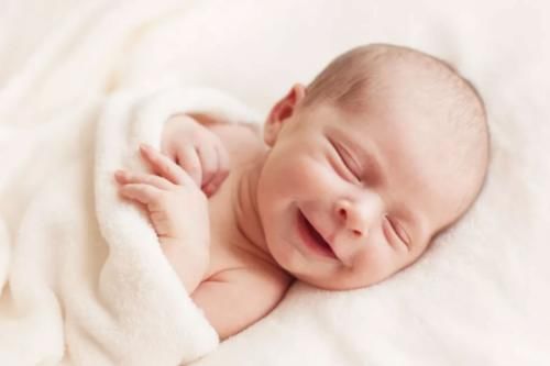 发育|婴儿期有这几个特征,说明孩子脑发育良好,宝宝聪明又机智