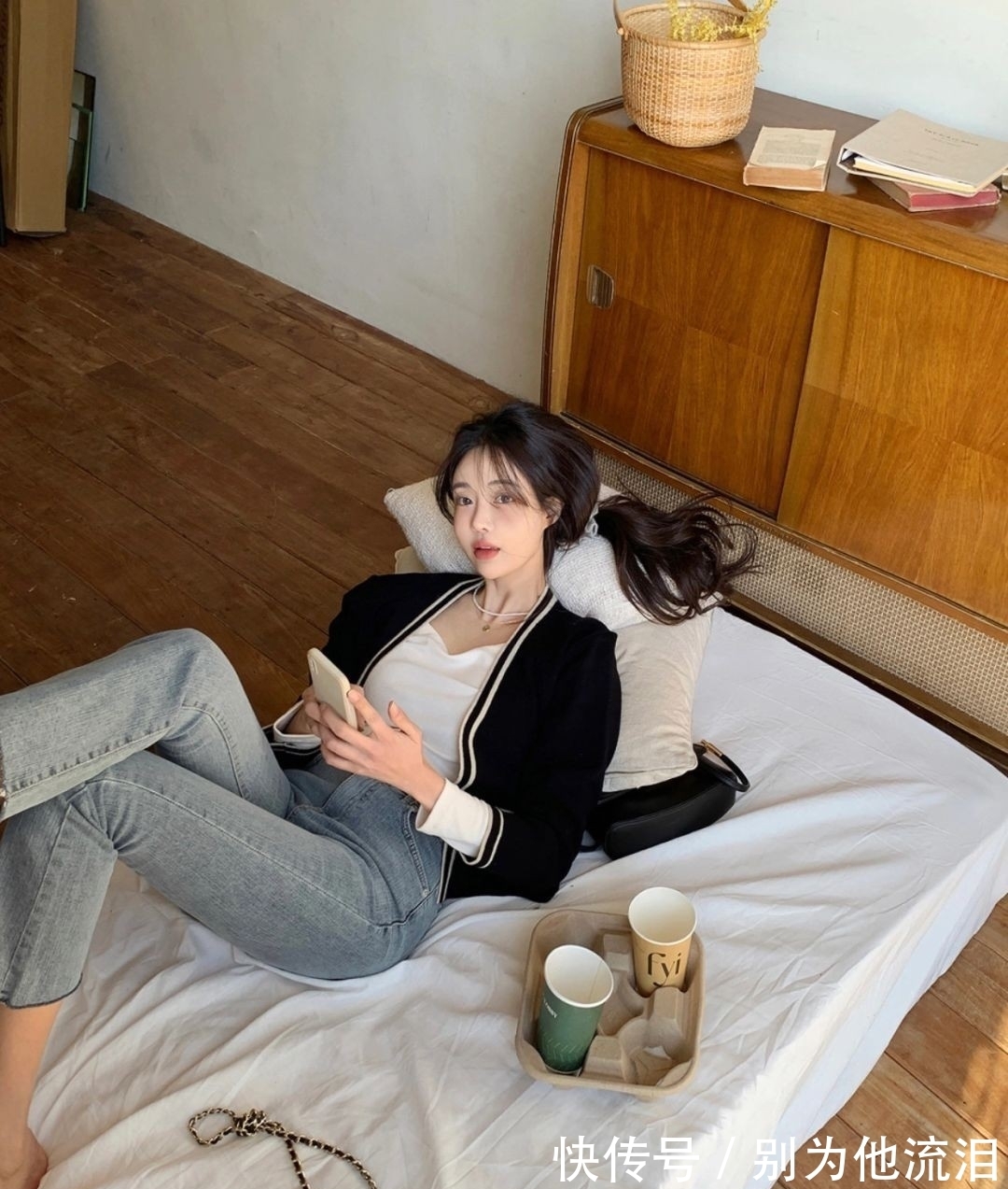 轻奢 韩国小姐姐适合“冷淡风”,选择简约色服饰搭配,造型轻奢又高级