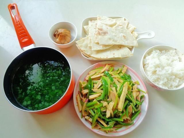 主食|早餐不知道吃什么？来我家看看，两主食加炒菜汤羹，简单美味