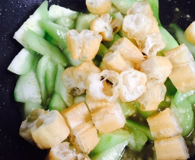 水内浸泡|这菜越吃越养人,天然的“褪黑素”,比肉便宜,补水润肤,皮肤变白了