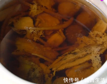 小孩体质不好,多给他炖这碗汤,材料与做法简单,汤汁甘甜好喝!