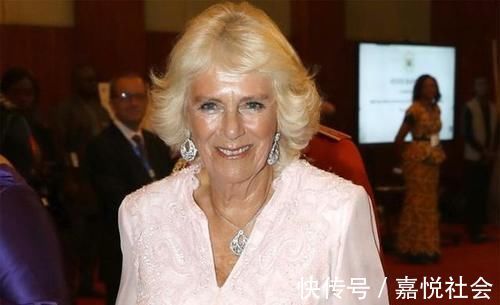 王室!卡米拉是王室隐藏的奢侈品狂魔?无奈再贵的珠宝她戴也不好看