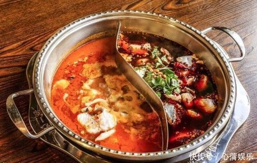 鱼火锅式的菜肴,家中小电锅用起来,鱼肉这样炖才美味