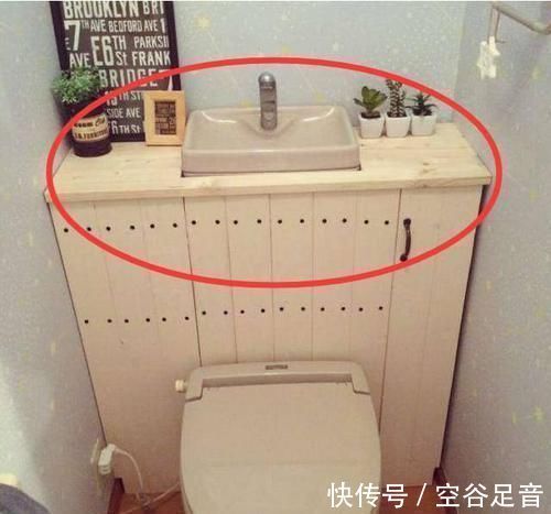 老师傅|老公在马桶水箱上做柜子，太聪明了，连老师傅看到也愣住
