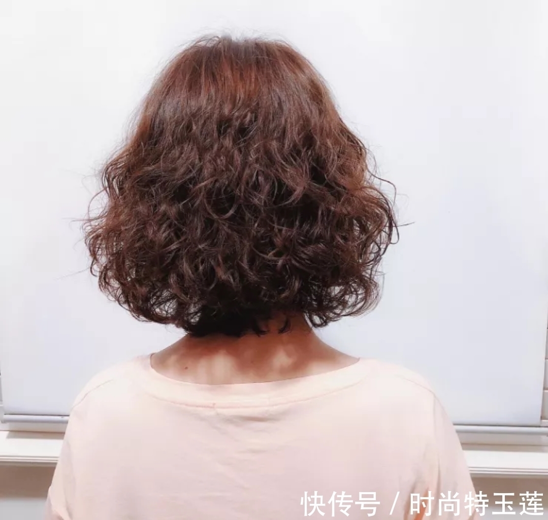 洋气 今年秋冬发型别乱剪,18款洋气烫发送给你,无论胖瘦都适合