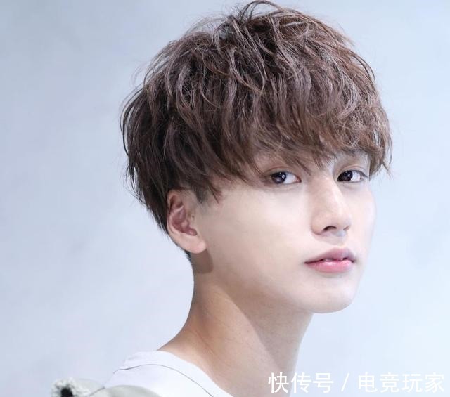 造型 别总剪男士背头了,这才是年轻男士该有的发型,看看帅到你了吗!