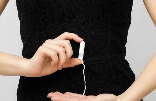 卡住|16岁少女，偷用卫生棉条卡住，去医院求助，医生哭笑不得：用错了