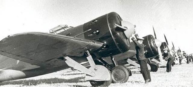 德军|短短两个小时之内,上千架战机被炸毁,空军司令开枪自杀