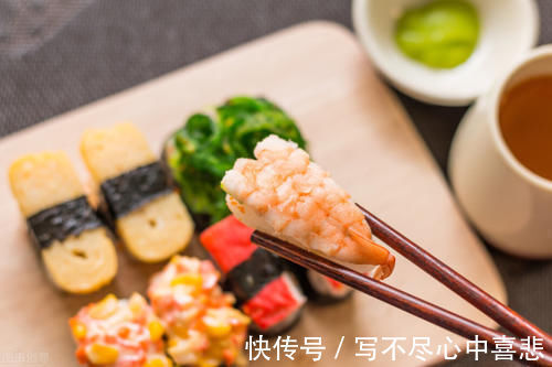 抹茶味|盘点日本奇葩食物：除了无馅的包子，还有饺子皮饼干和鳗鱼味汽水