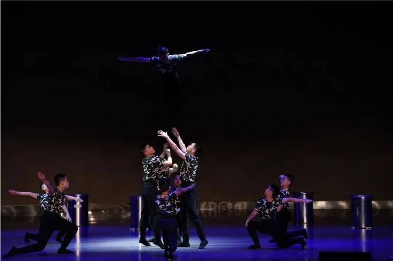 “百年峥嵘 青春向党”纪念五四运动文艺汇演举行