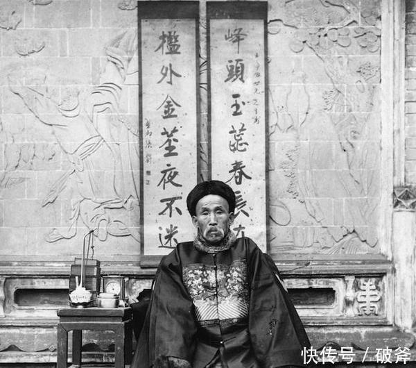 官员|一组清末官员老照片,头戴顶戴花翎,出巡阵仗大,官气十足!