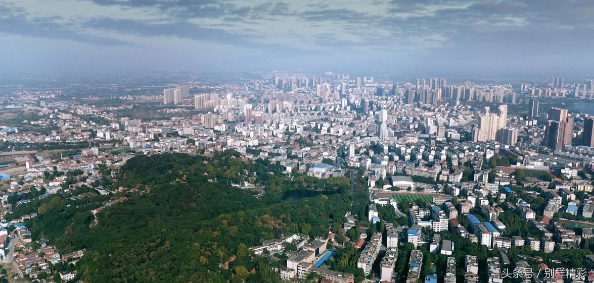 (圖片來源網絡)黃岡市位於湖北省東部,大別山南麓,長江中游北岸.