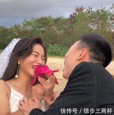 奇闻：新娘吃火龙果拍婚纱照满嘴色素很“豪放”，瞧到成片不淡定