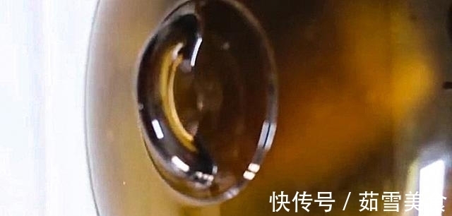 猪肉|猪肉刚降价，便急不可待买了三个猪蹄，出锅还没上桌毛都没剩