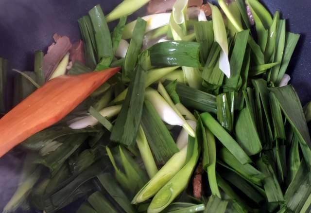 为啥|腊肉为啥一炒就硬?原来这1步做错了,学会正确做法,腊肉香又嫩