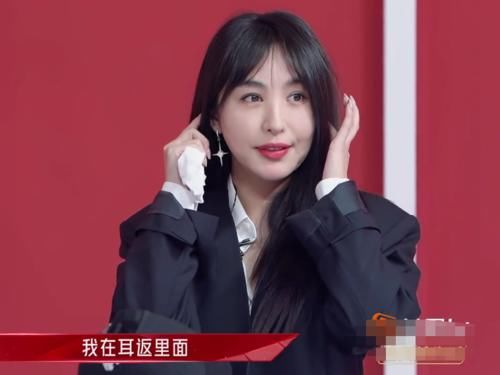 李菲儿跳完舞接受点评，前任黄晓明刻意避远，观众们紧盯女方反应！