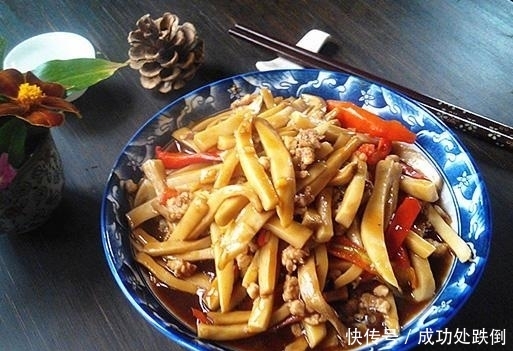 试试|面色蜡黄还肤色不匀?快试试做这道烂肉杏鲍菇,改善肤色!