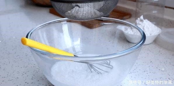 广式甜点“芒果糯米糍”,比雪媚娘制作简单,奶香浓郁,软糯拉丝