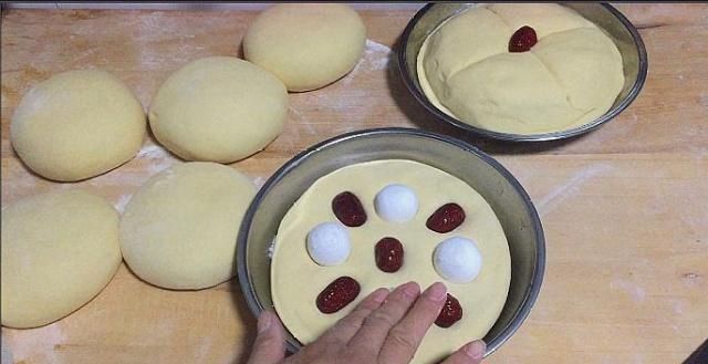 喜欢吃玉米面的一定要收藏，这样做比面包还暄软香甜，比馒头简单