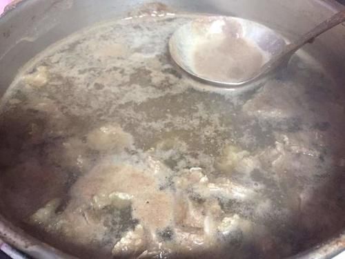 牛肉罩饼河北特色小吃，肉质肥美香醇，看着都能流口水