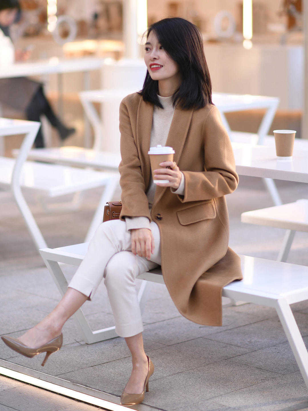 穿搭|秋冬的标配卡其色大衣,怎么穿都好看,几个搭配技巧送你,绝对轻松驾驭