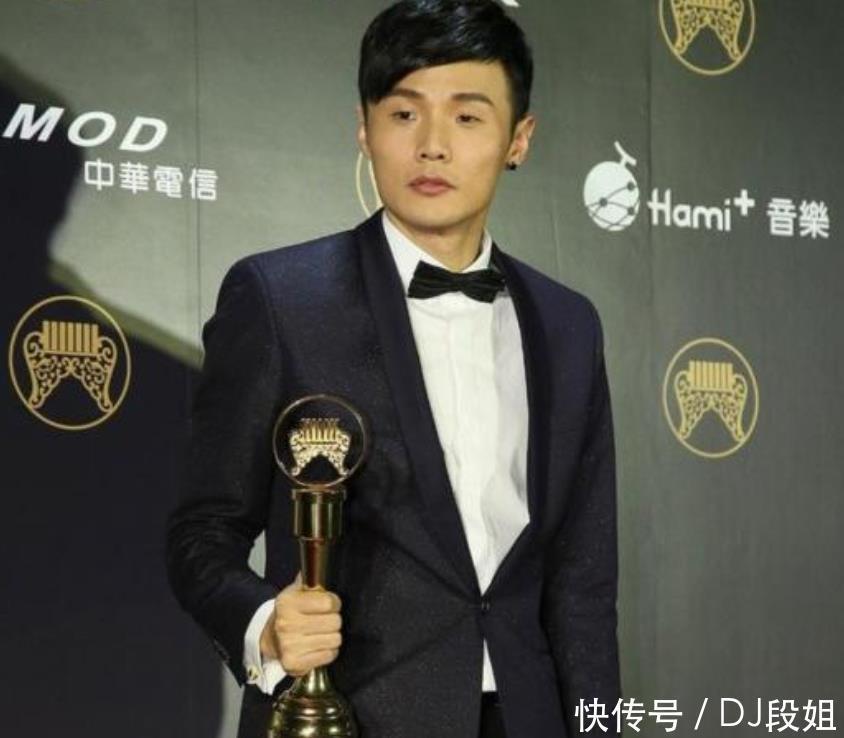 专辑 《宝藏歌手》里的宝藏音乐人,李荣浩挚友,曾在金曲奖击败周杰伦