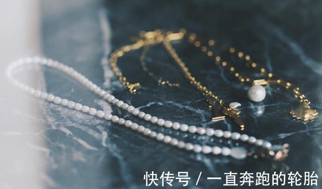 项链 夏季容易忽略的项链重要性,其实它既有瘦脸效果,又能提升精致度