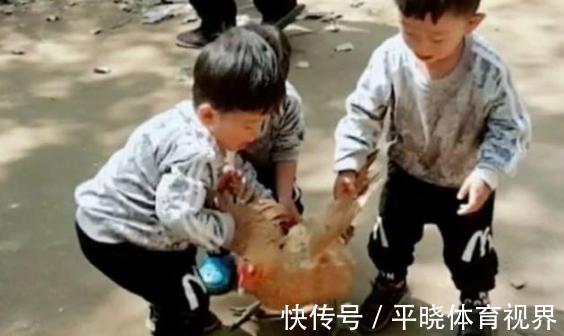 农村|三胞胎兄弟回农村,一起“合谋”杀鸡不松手,气坏爷爷笑翻了妈妈