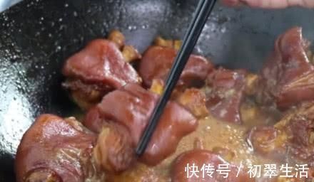 做出来的猪蹄有腥味？30年大厨：没做好这2步，猪蹄都浪费了