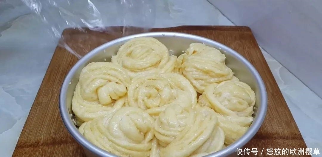 好吃|面包这样做才好吃,加4个鸡蛋,比蛋糕简单好吃,没烤箱也能成功