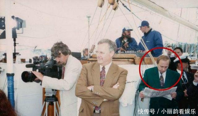 提包|普京年轻时给领导提包的老照片,第四张估计你看不出他到底在干啥