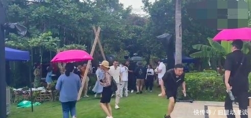 撒贝宁 萧敬腾“雨神”依旧给力,三亚连录两档节目,晴空万里却突发大雨