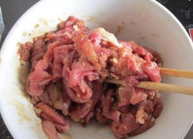 大厨告诉你不管炒啥肉,不要用淀粉腌制,牢记3点,鲜香嫩滑