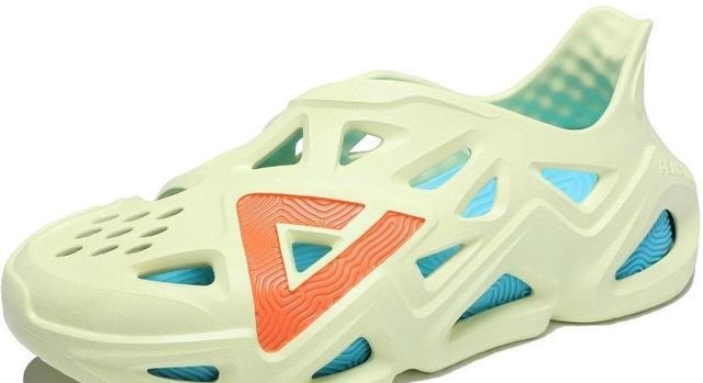 碳板跑鞋 新鞋谍照看个够!安踏又出新科技,匹克碳板跑鞋终于变帅了!