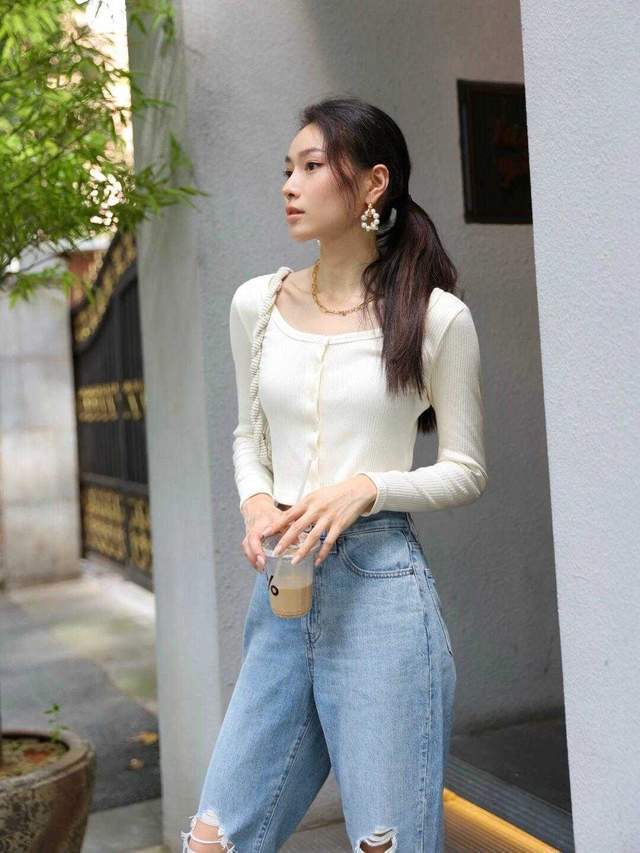 穿搭|优雅风格的穿搭技巧,这几款衣服很减龄,秋季这样穿就很美