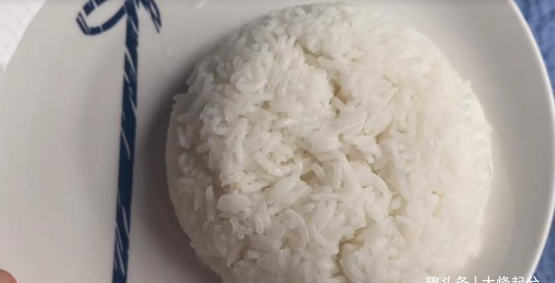 米饭|煮饭别再用老一套了,多加一步,煮出来的米饭好吃又松软