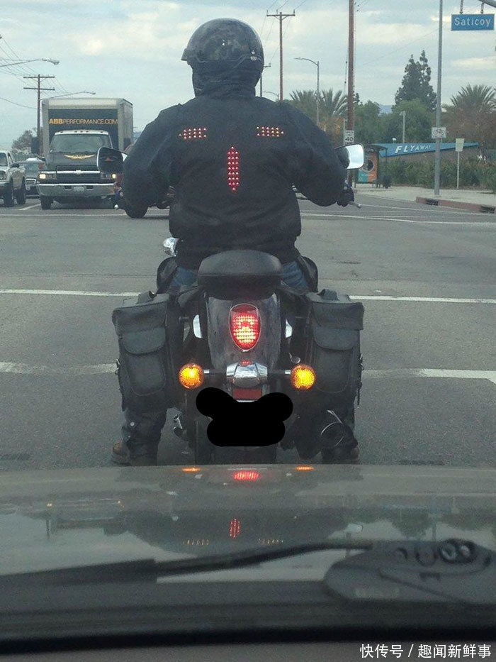 手机充电|网友晒出38个很贴心的生活物品,这些设计师都有一颗产品经理的心,太有爱了