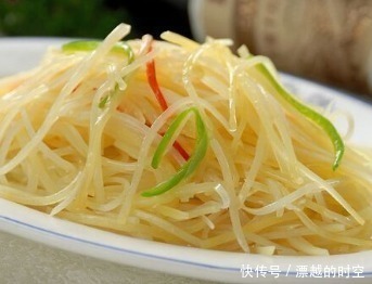 搅拌均匀|酸辣土豆丝，关键竟是一碗水，很多人都忽略了，难怪做出来不好吃