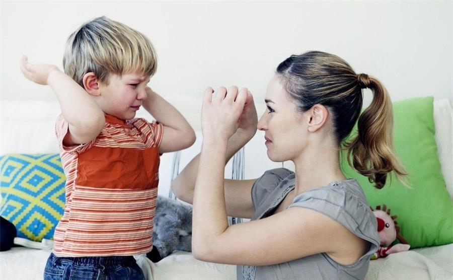 关爱|冲孩子发火,与其事后内疚,不如调整教育方式